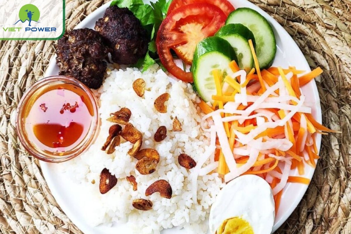 0 Must-Try Street Food in Ho Chi Minh District 1: Com tam