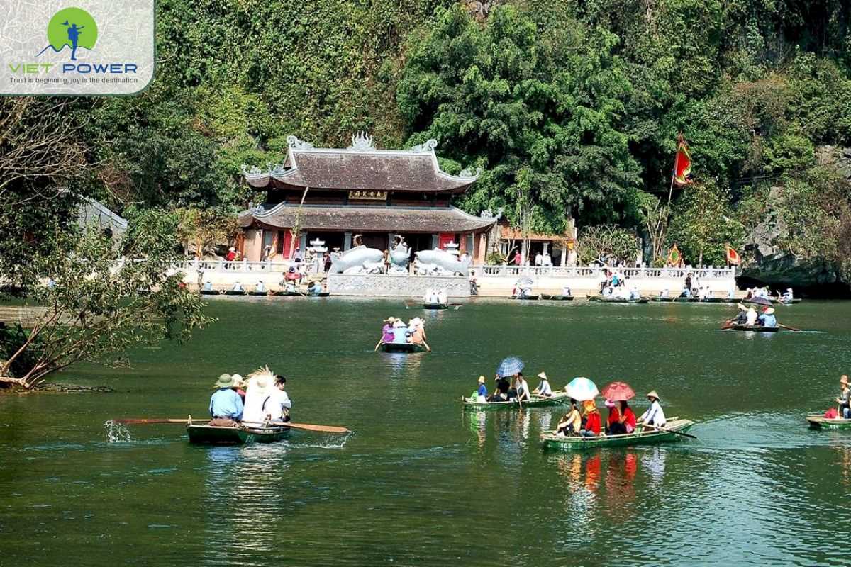 visiting Huong pagoda (2)