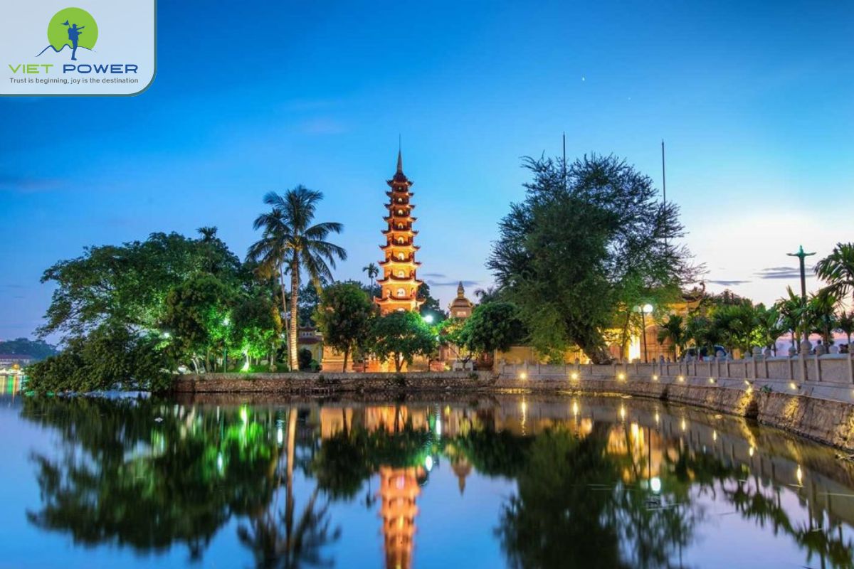 visiting Tran Quoc pagoda