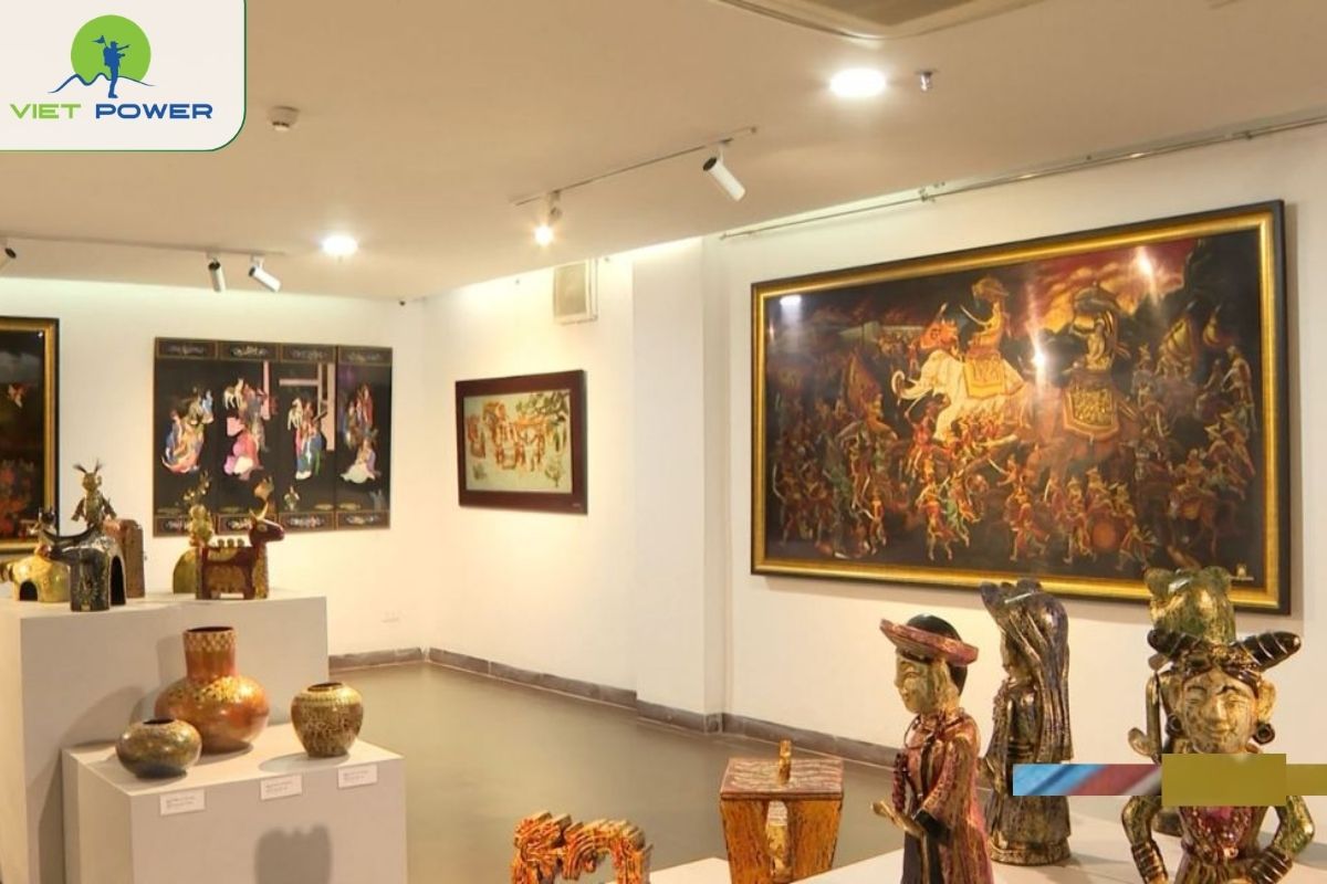 Traditional Ceramics And Applied Arts