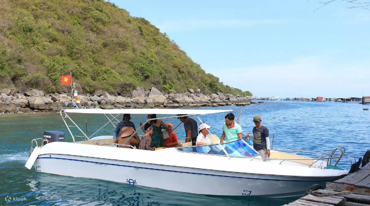 Explore Nha Trang Bay by Speedboat in One Day