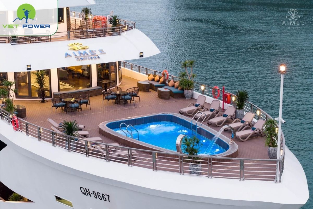 Sundara Jacuzzi Pool & Sky Bar