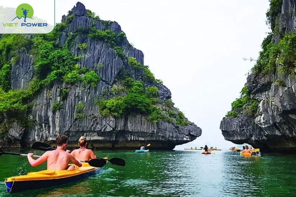 Kayak in the Van Boi area