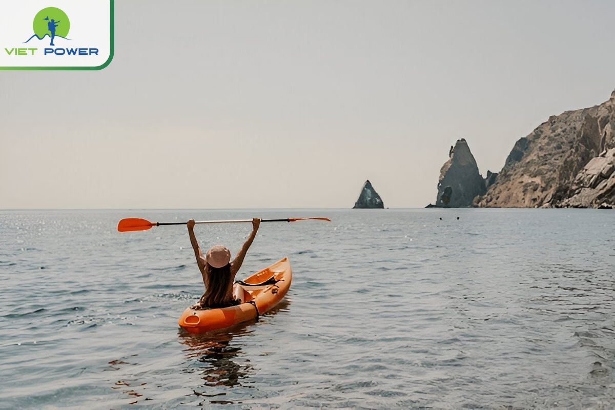 Kayaking in Ba Trai Dao Islets