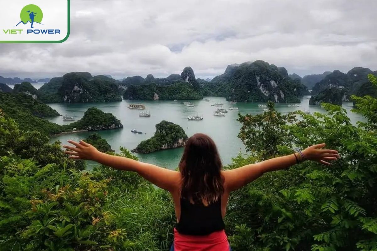 Titop Island: hiking for panoramic views