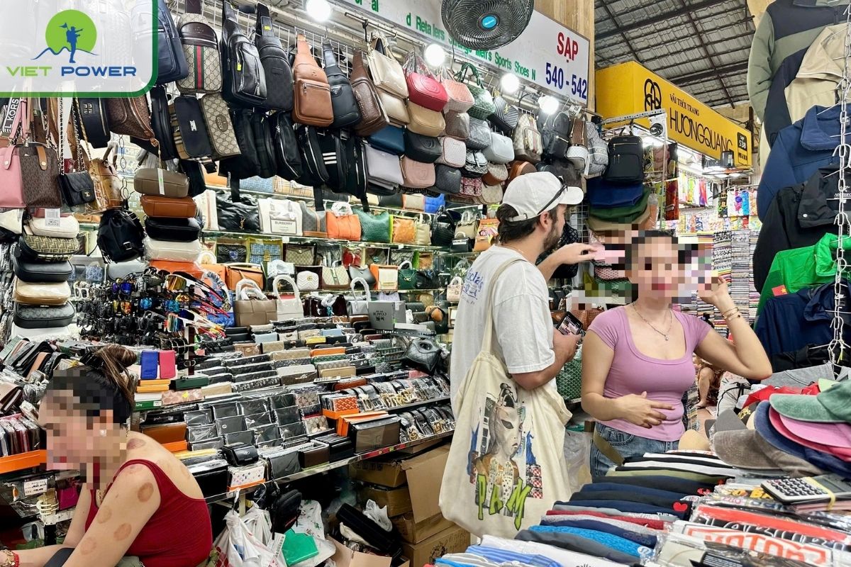 Accessories (Bags, Belts, Hats, Jewelry) at Ben Thanh Maket