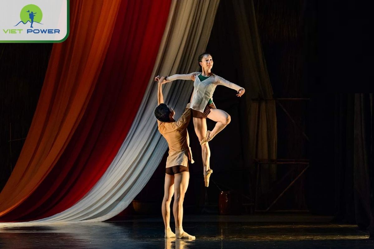 AO Show & The Mist at Saigon Opera House