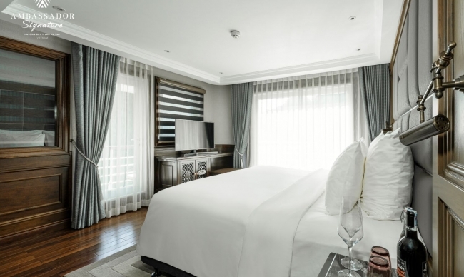 Ambassador Balcony Suite