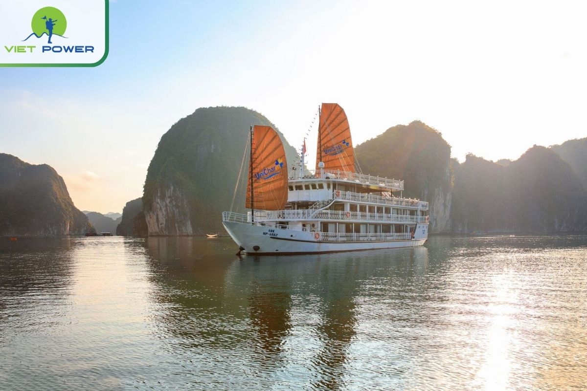 Cruise Halong Bay