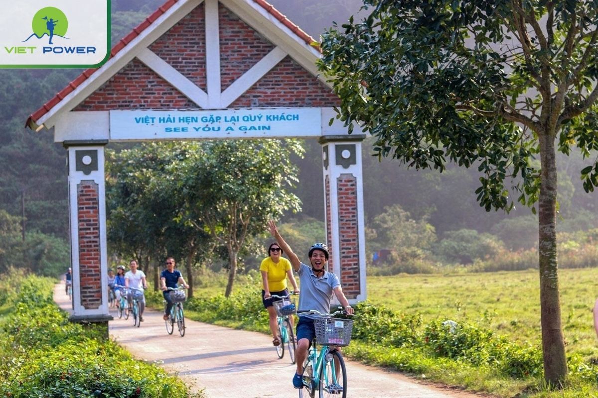 Visit Viet Hai Village by bicycle