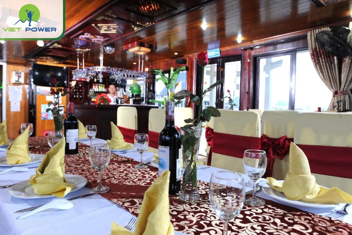 Dining & Bar Experience