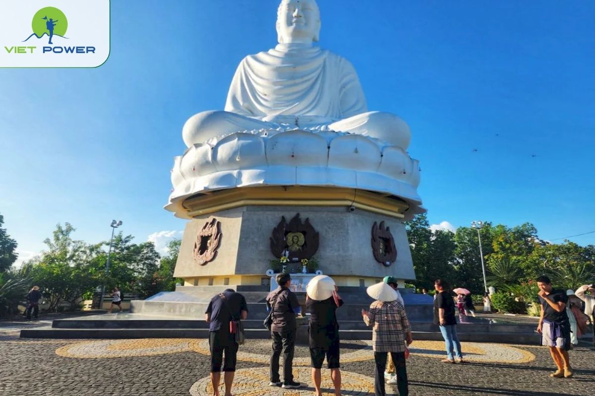 Wear polite clothes when going to the temple
