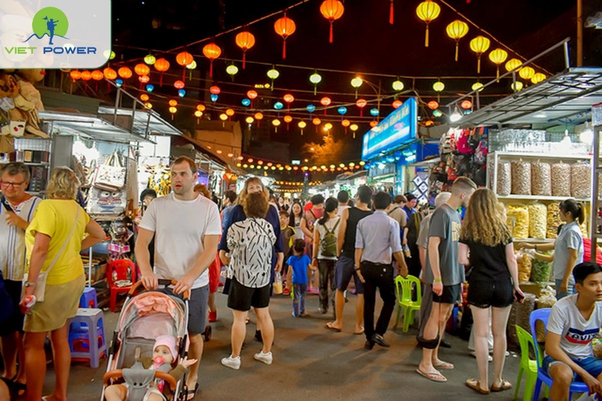 Neon Lights & Night Ambience