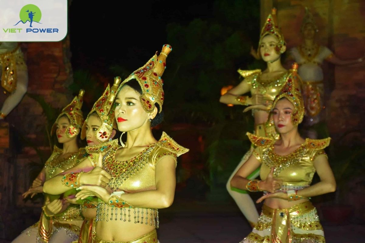 Admire the Cham performance at Nha Trang night market
