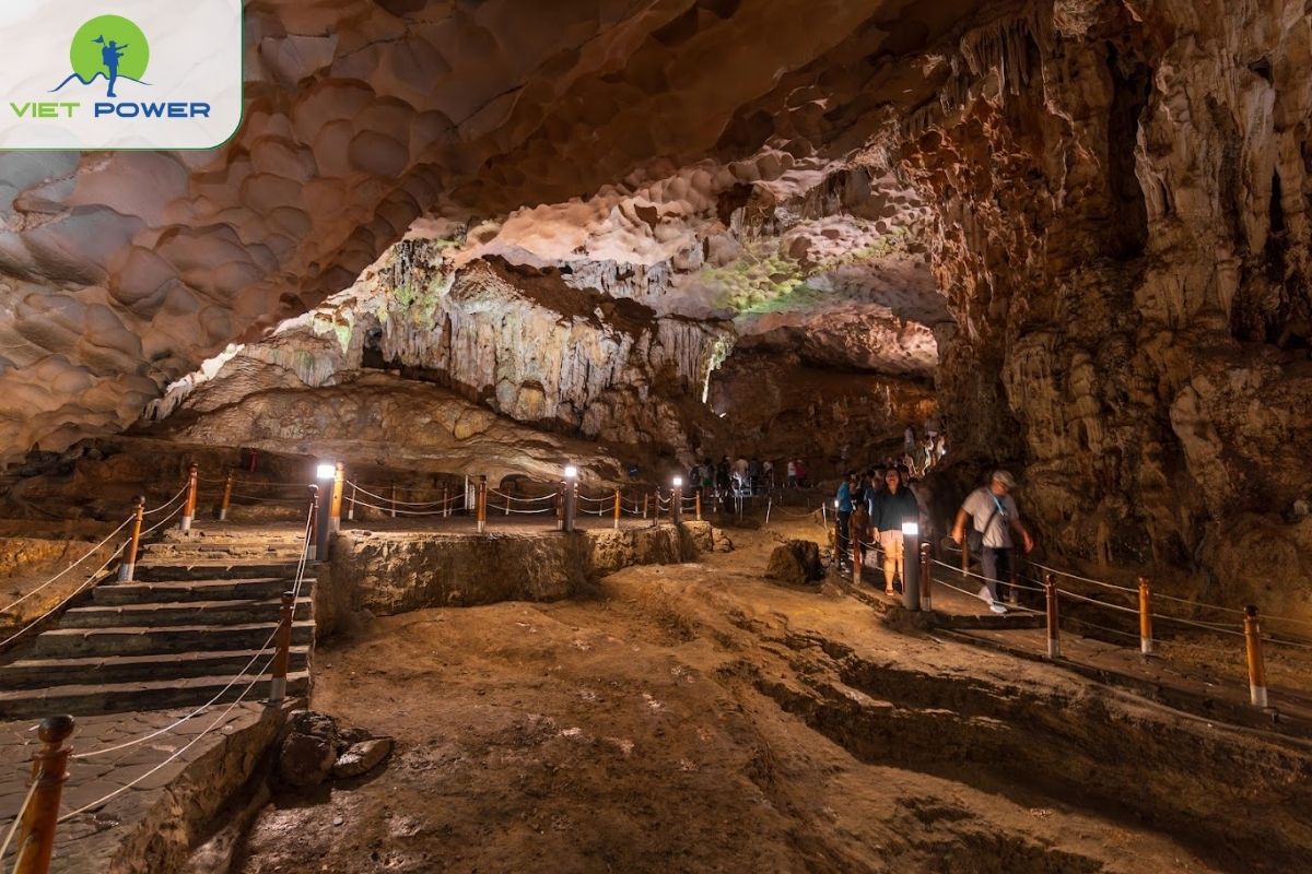 Sung Sot Cave (Surprise Cave)