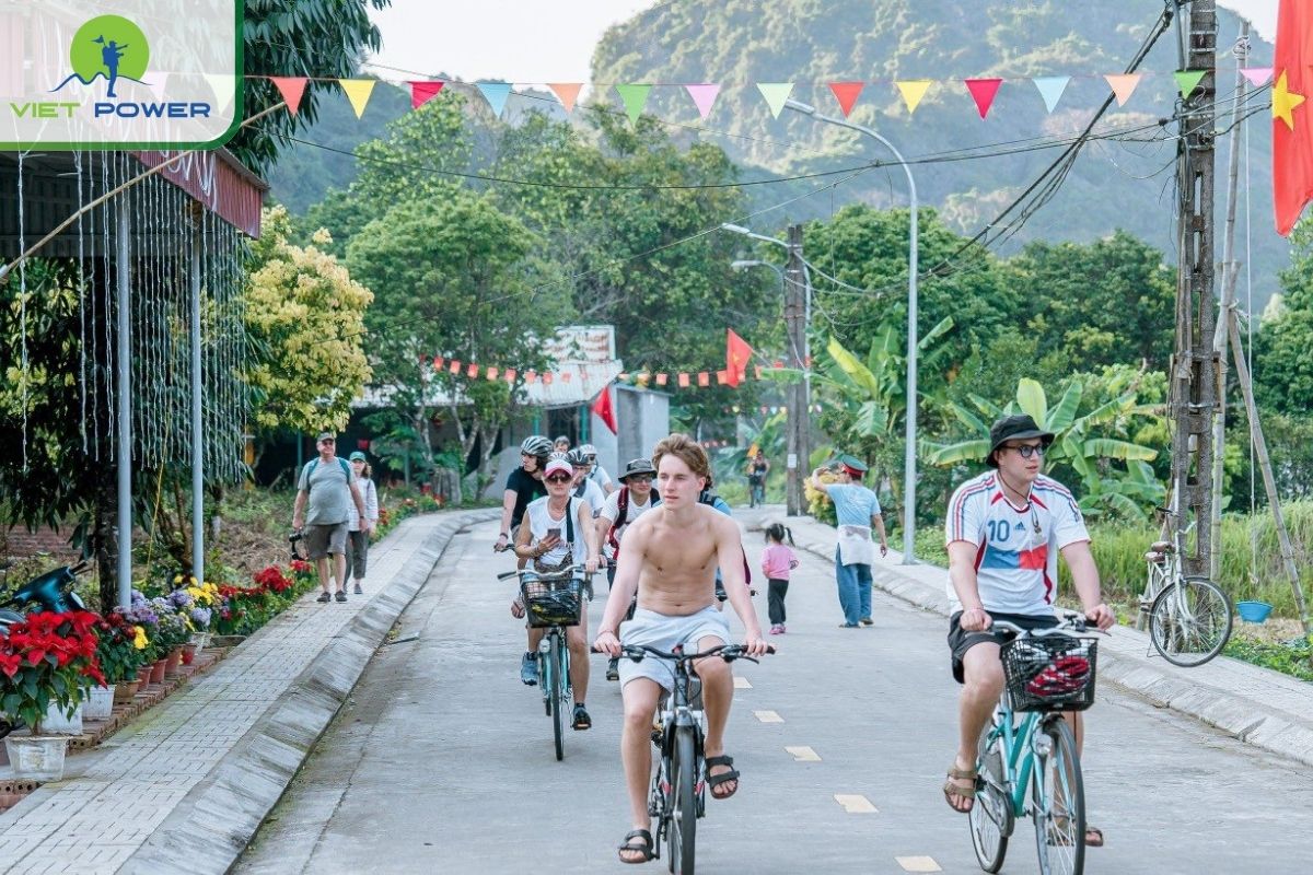 Cycling around Viet Hai Village