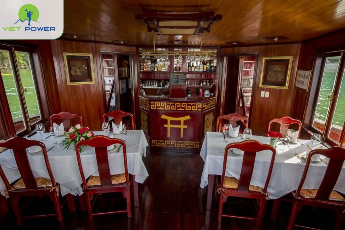 Prince Junk II Dining & Drinks Review