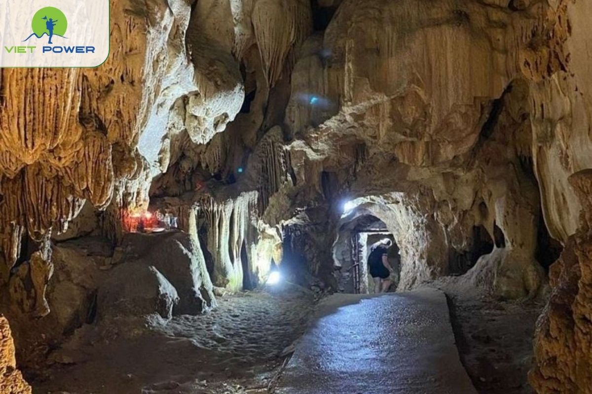 Trung Trang Cave (Cat Ba Island)