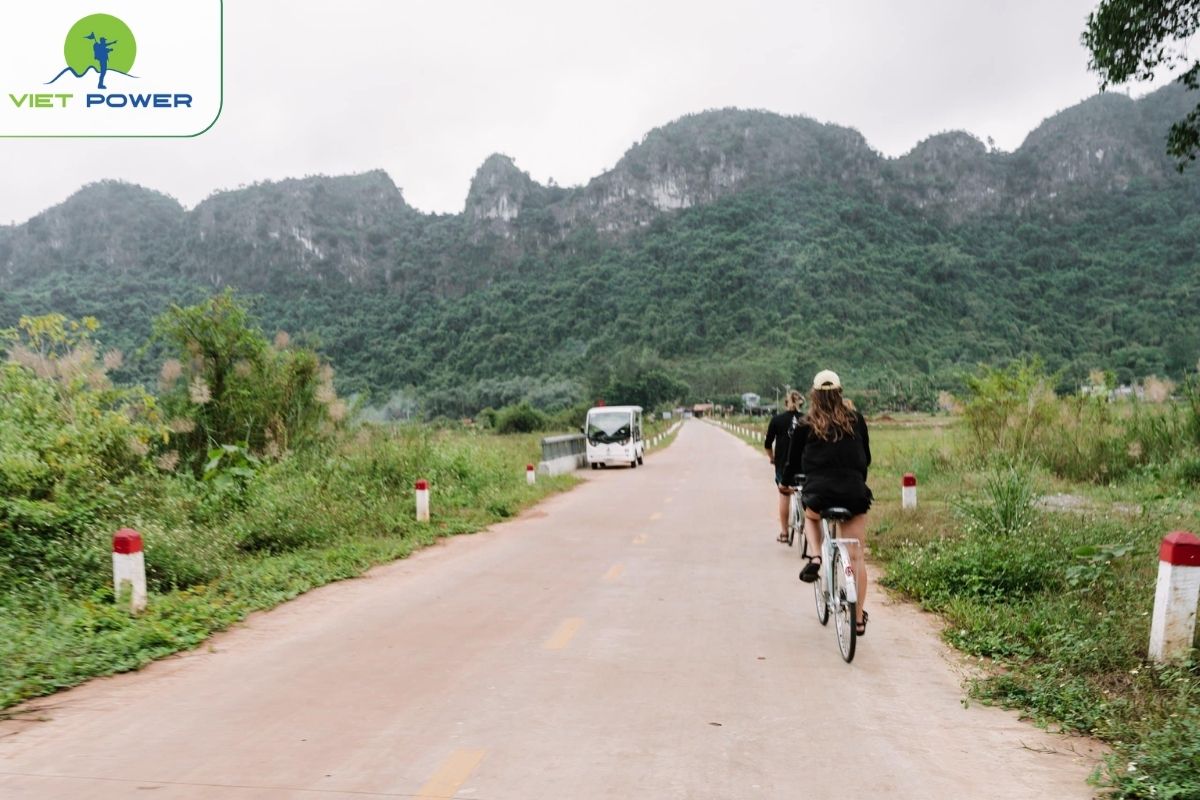 Cycling in Viet Hai village