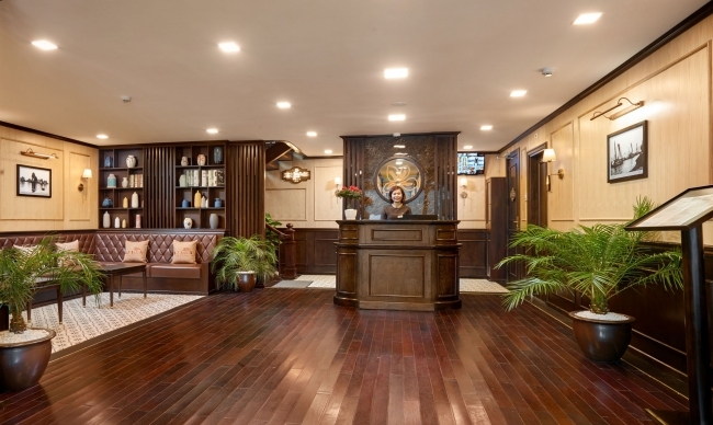 Hanoi - Tuan Chau Marina - Lan Ha bay - Dark and Bright Cave