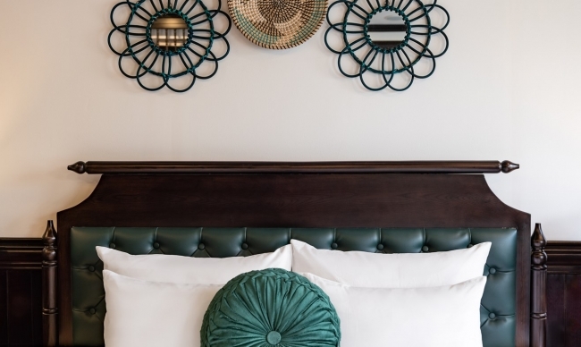 Senior Suite Private Balcony (1st desk)