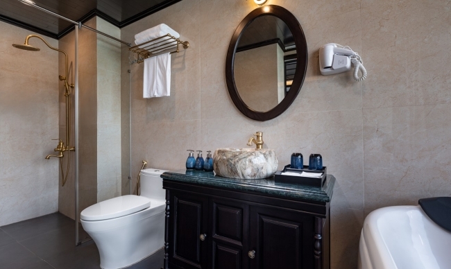 Senior Suite Private Balcony (1st desk)