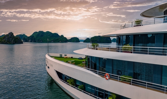 Halong International Cruise Port - Sung Sot Cave - Titop Island