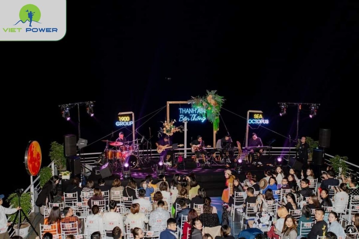 Live Entertainment & DJ Performance