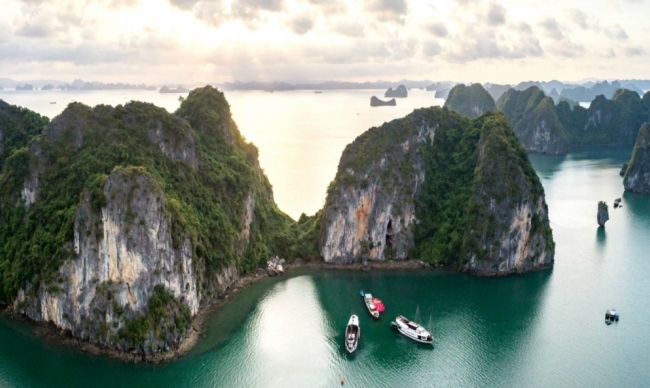 Highlight off the beaten track in Bai Tu Long Bay