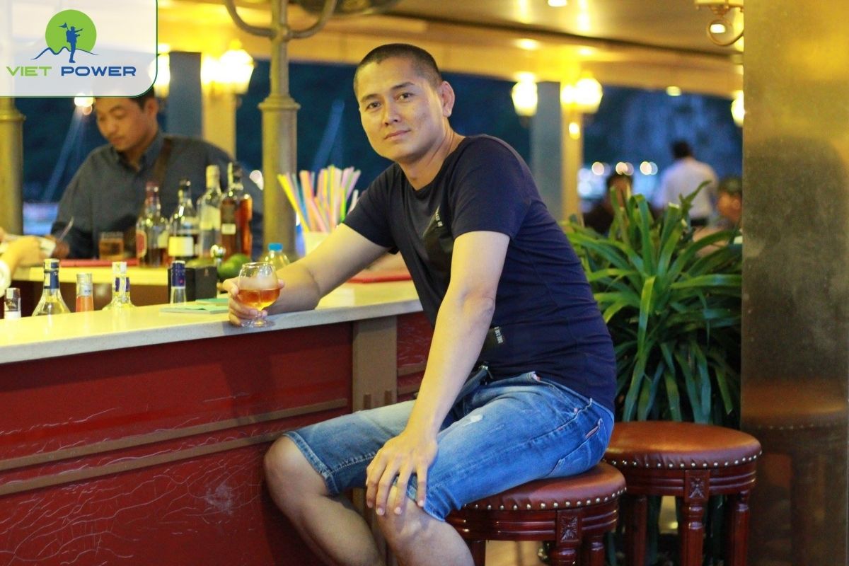 Light entertainment & bar time