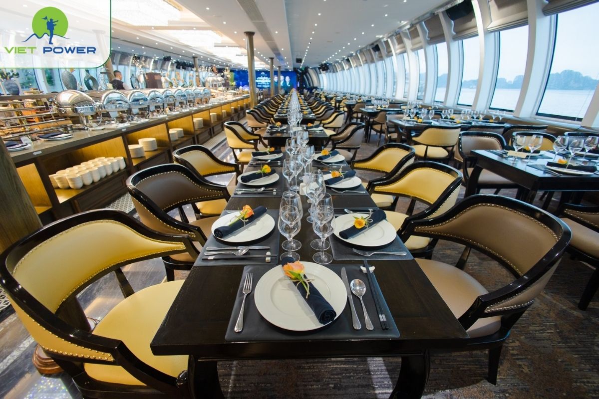 Dining Ambience: Glass-Walled Restaurant Over the Bay