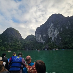 Peony Junk boat Ha Long bay