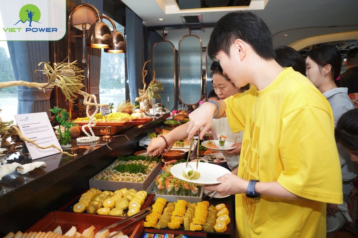 Semi-buffet lunch at Mondo Restaurant