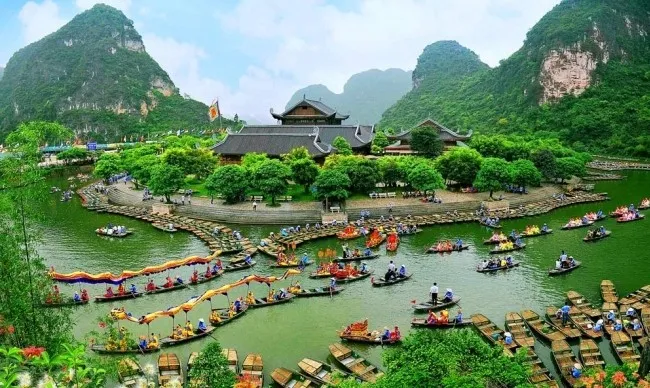 A Day at Bai Dinh Pagoda and Trang An Eco Complex